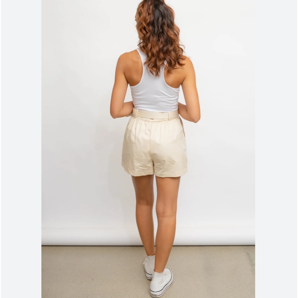 BUCKLED BELTED SHORTS WITH POCKETS - Picture 5 of 11